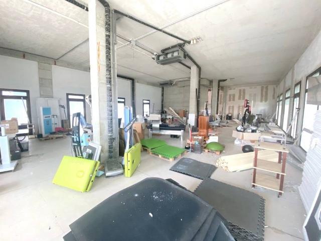 Locale Commerciale in affitto a Unione dei comuni Valle del Savio, Cesenà