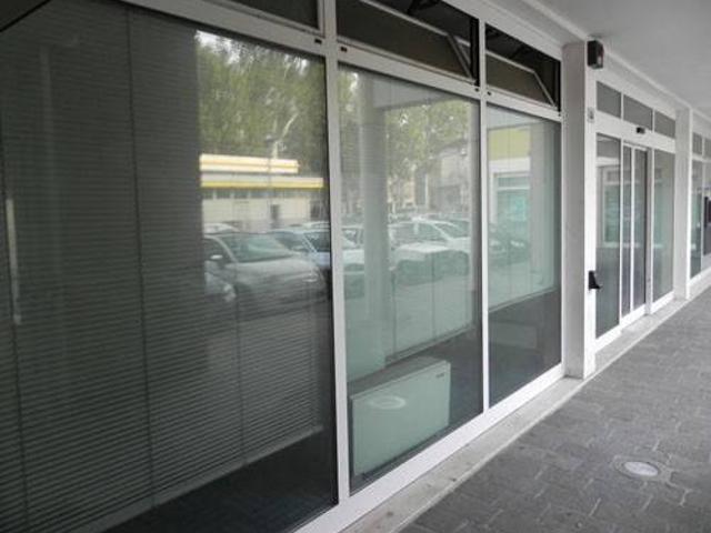 Locale Commerciale in affitto a Unione dei comuni Valle del Savio, Cesenà