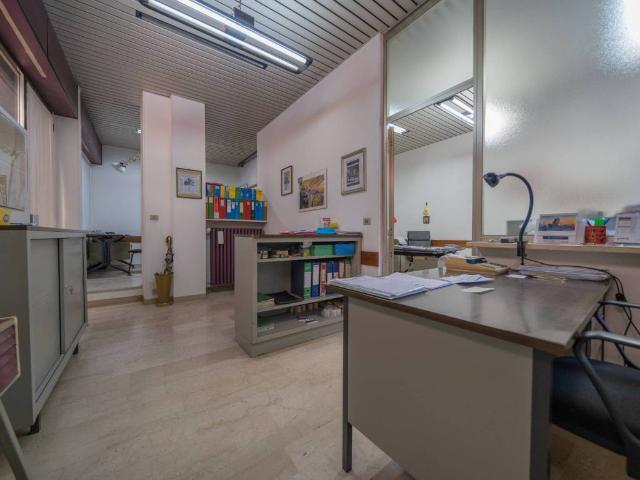 Locale Commerciale in affitto a Unione dei comuni Valle del Savio, Cesenà