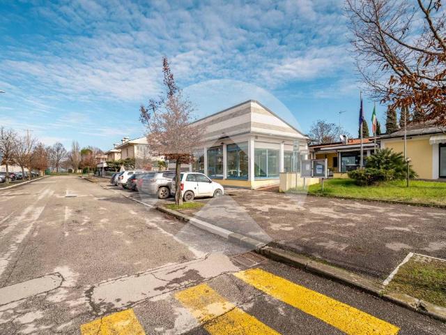 Locale Commerciale in affitto a Unione dei comuni Valle del Savio, Cesenà