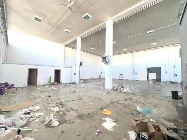 Locale Commerciale in affitto a Unione dei comuni Valle del Savio, Cesenà