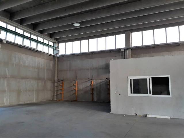 Locale Commerciale in affitto a Unione dei comuni Valle del Savio, Cesenà