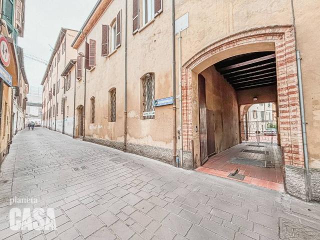 Locale Commerciale in affitto a Unione dei comuni Valle del Savio, Cesenà