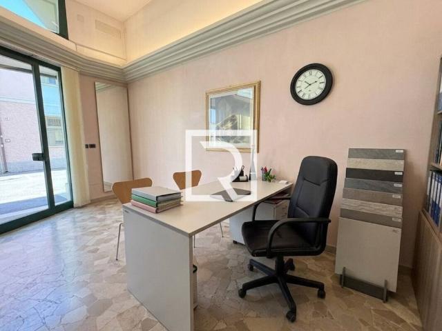 Locale Commerciale in affitto a Cesenatico, Reggio Emilia