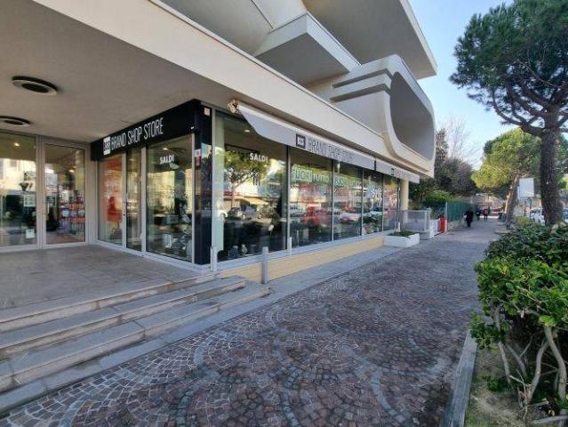 Locale Commerciale in affitto a Cesenatico, Reggio Emilia