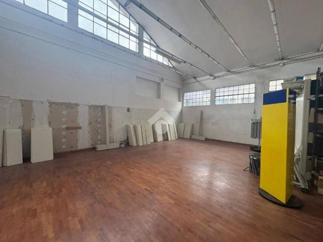 Locale Commerciale in affitto a Cesenatico, Reggio Emilia