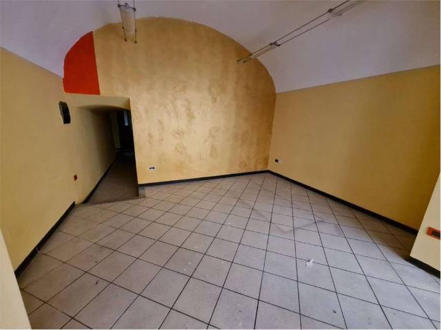 Locale Commerciale in affitto a Piemonte, Cuneo