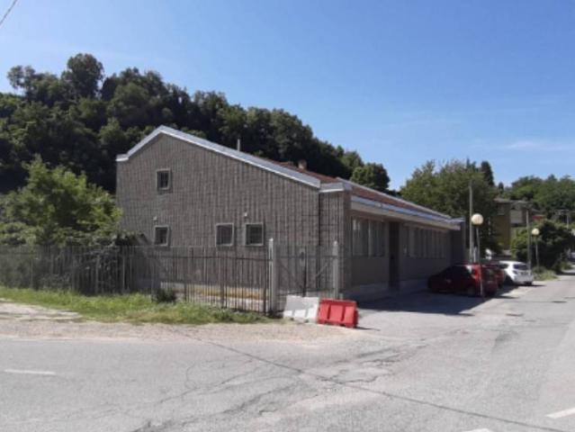 Locale Commerciale in affitto a Piemonte, Cuneo
