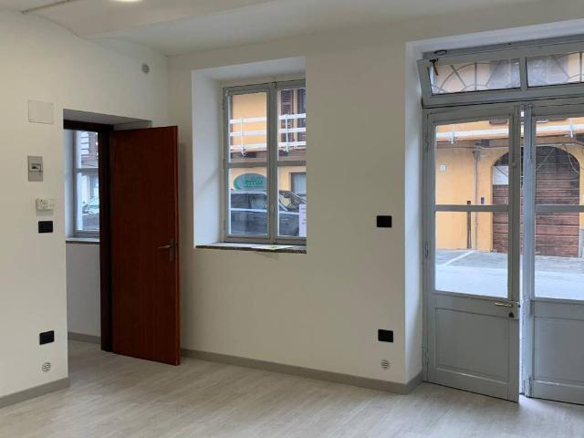Locale Commerciale in affitto a Piemonte, Cuneo