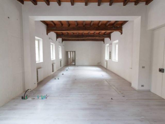 Locale Commerciale in affitto a Piemonte, Cuneo