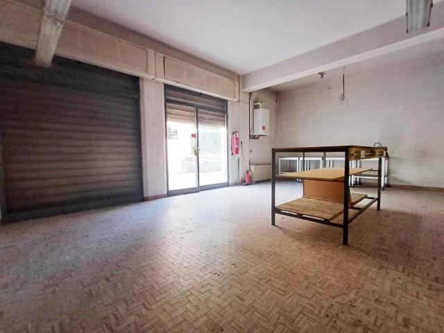 Locale Commerciale in affitto a Marche, Ancona