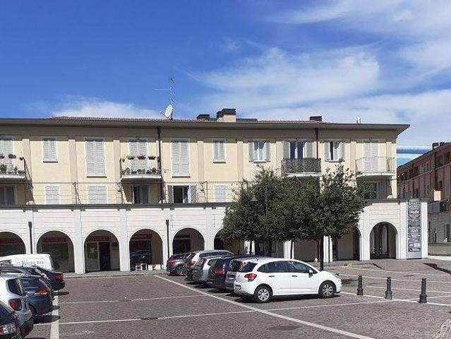 Locale Commerciale in affitto a Chiari, Lombardia
