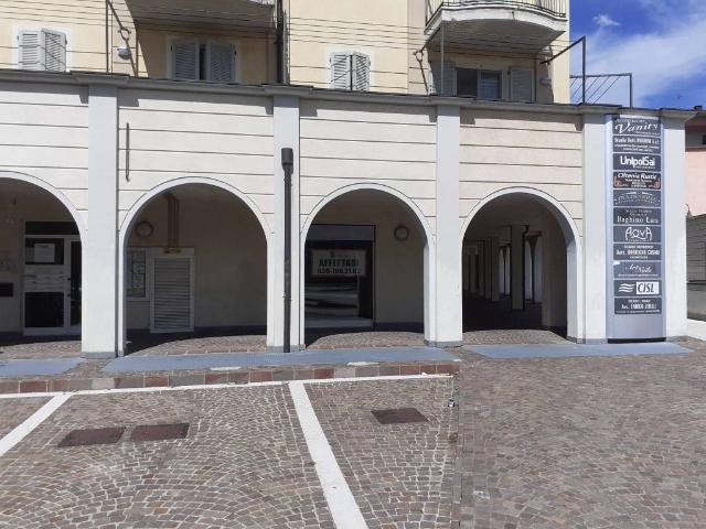 Locale Commerciale in affitto a Chiari, Lombardia
