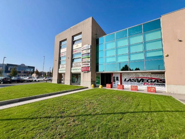 Locale Commerciale in affitto a Fornaci, Chiari