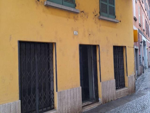 Locale Commerciale in affitto a Chiari, Lombardia