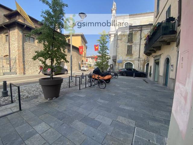 Locale Commerciale in affitto a Chiari, Lombardia