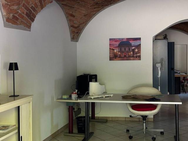 Locale Commerciale in affitto a Chiari, Lombardia