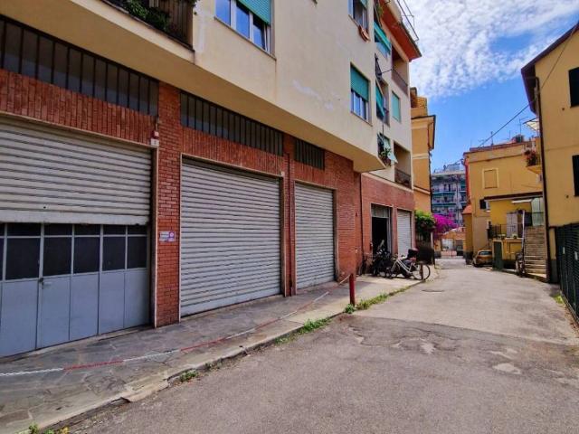 Locale Commerciale in affitto a Sampierdicanne, Chiavari