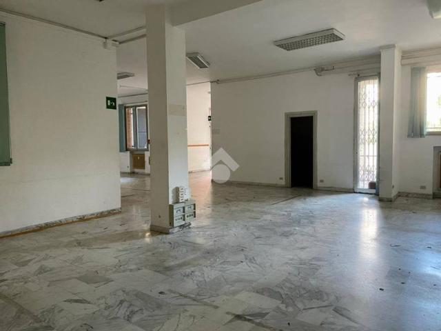 Locale Commerciale in affitto a Sampierdicanne, Chiavari