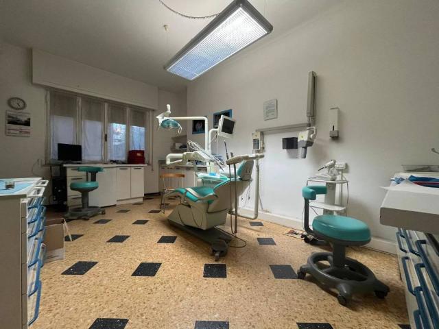 Locale Commerciale in affitto a Sampierdicanne, Chiavari