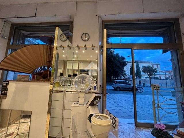 Locale Commerciale in affitto a Sampierdicanne, Chiavari