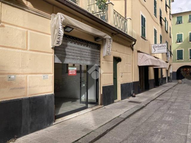 Locale Commerciale in affitto a Sampierdicanne, Chiavari