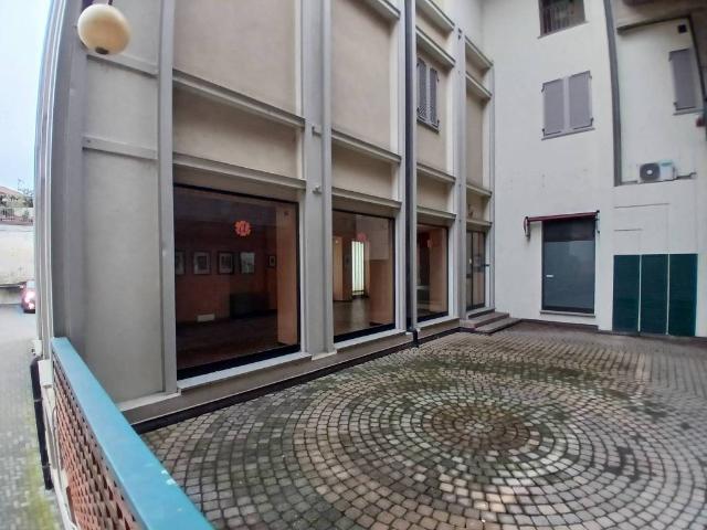 Locale Commerciale in affitto a Piemonte, Torino