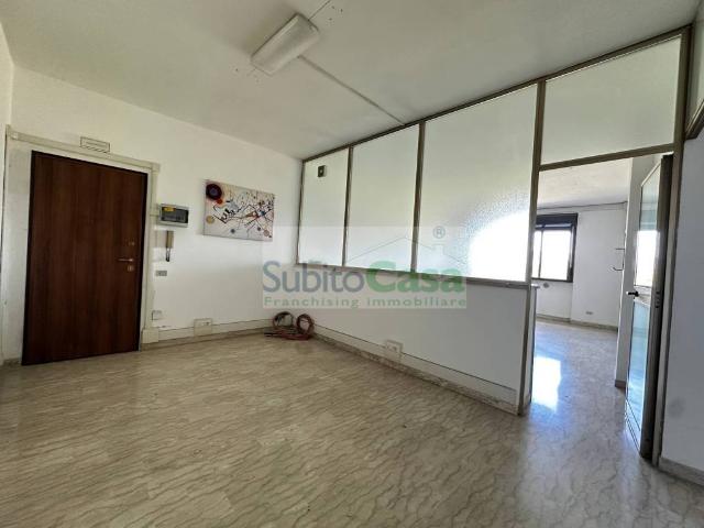 Locale Commerciale in affitto a Chieti Scalo, Chieti