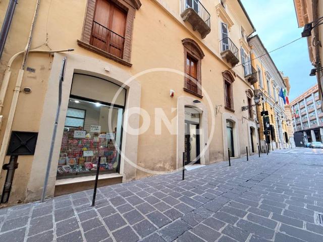 Locale Commerciale in affitto a Chieti, Abruzzo