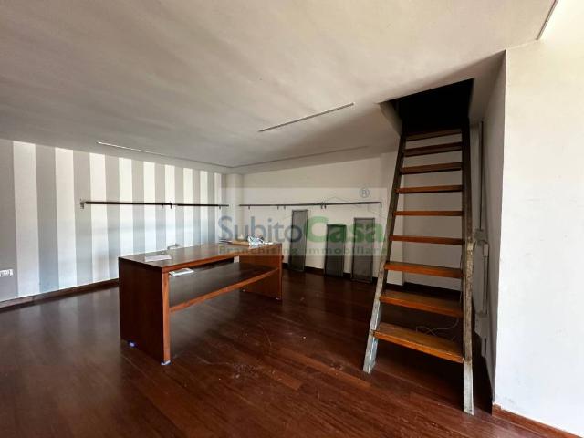 Locale Commerciale in affitto a Chieti Scalo, Chieti