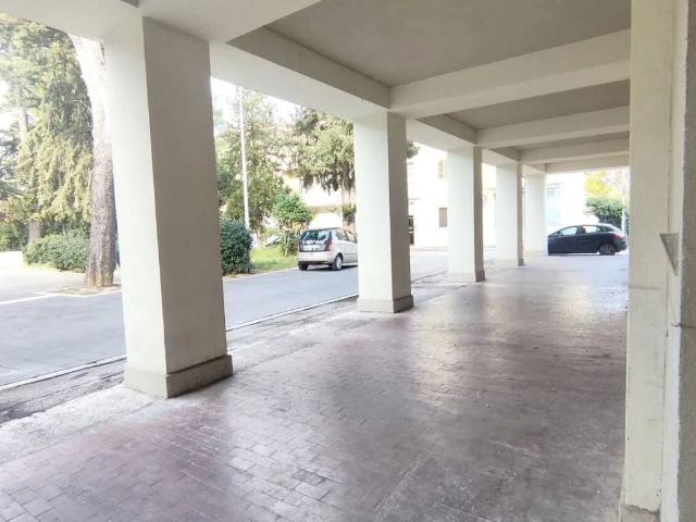 Locale Commerciale in affitto a Chieti Scalo, Chieti