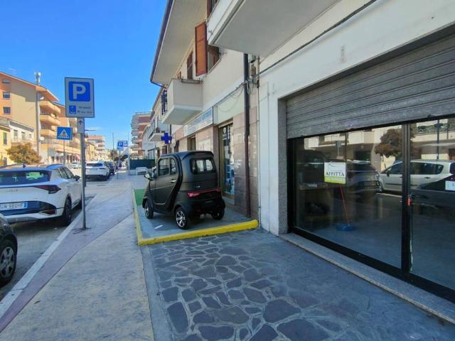 Locale Commerciale in affitto a Chieti, Abruzzo
