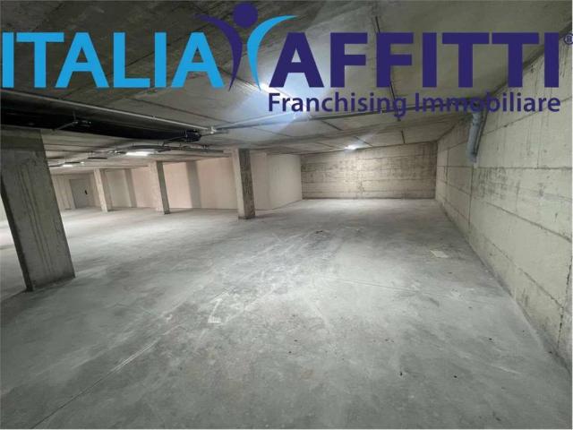 Locale Commerciale in affitto a Chieti, Abruzzo