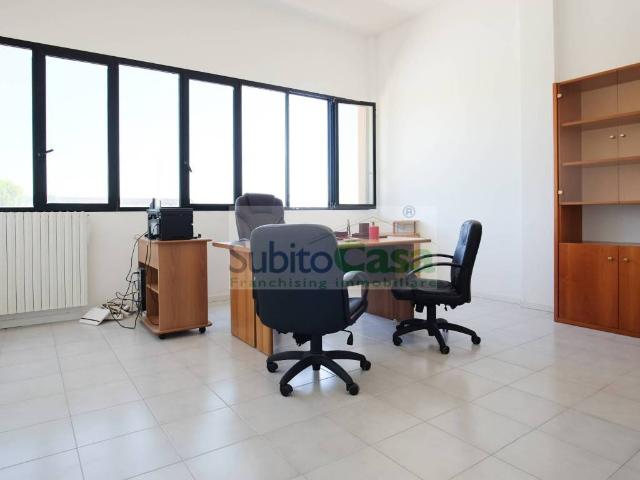 Locale Commerciale in affitto a Chieti, Abruzzo