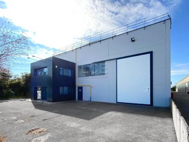 Locale Commerciale in affitto a Villotta, Chions