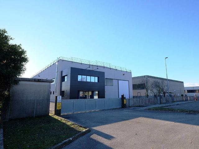 Locale Commerciale in affitto a Chions, Friuli-Venezia Giulia
