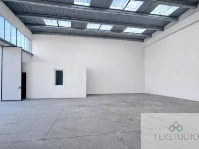 Locale Commerciale in affitto a Chiuduno, Lombardia