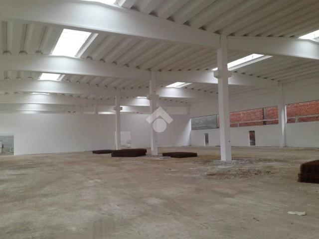 Locale Commerciale in affitto a Chiuduno, Lombardia