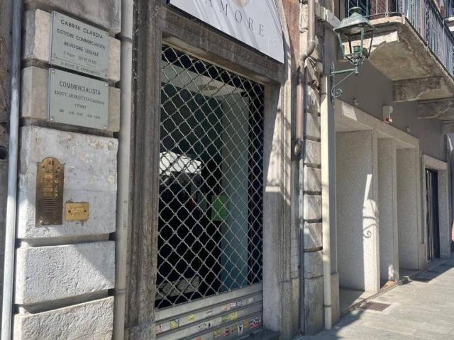 Locale Commerciale in affitto a Piemonte, Torino