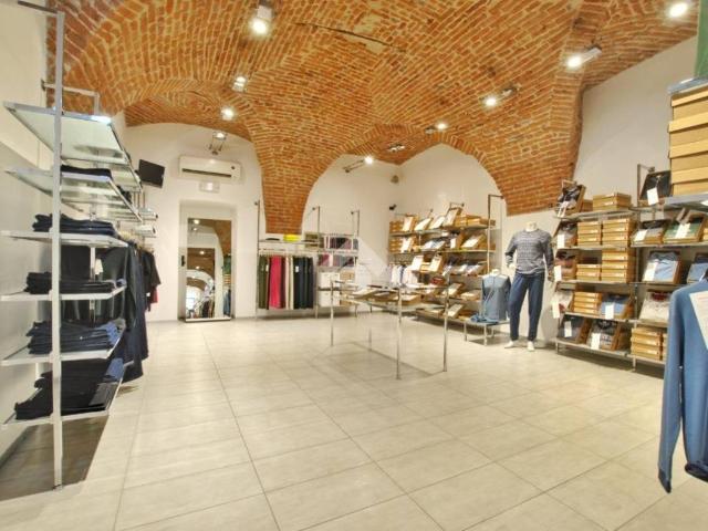 Locale Commerciale in affitto a Piemonte, Torino