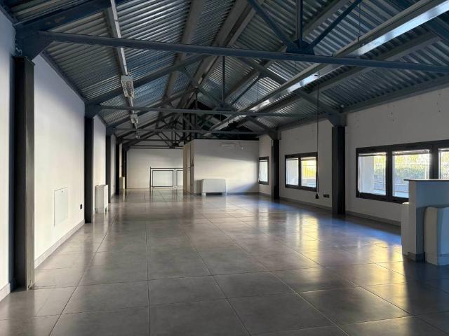 Locale Commerciale in affitto a Piemonte, Torino
