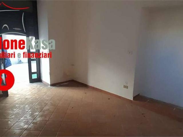 Locale Commerciale in affitto a Cicciano, Campania