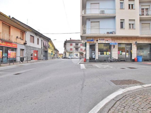 Locale Commerciale in affitto a Piemonte, Vercelli