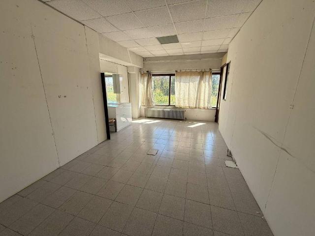 Locale Commerciale in affitto a Piemonte, Vercelli