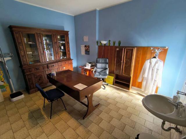 Locale Commerciale in affitto a Piemonte, Vercelli