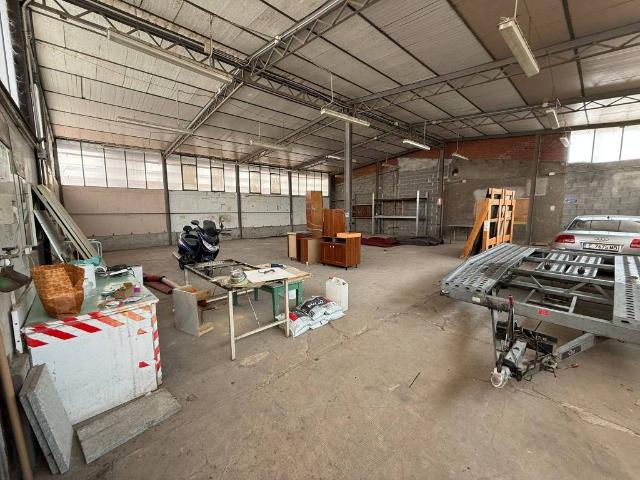Locale Commerciale in affitto a Piemonte, Vercelli