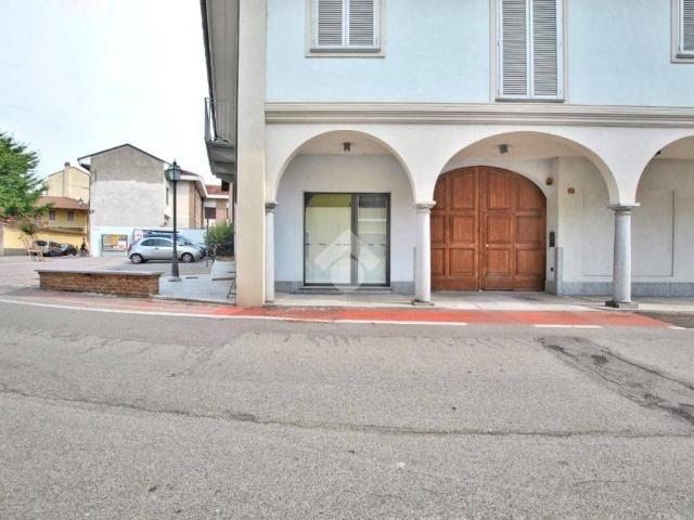 Locale Commerciale in affitto a Piemonte, Vercelli