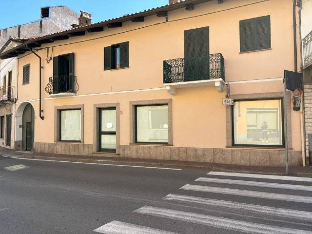 Locale Commerciale in affitto a Piemonte, Vercelli