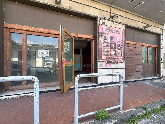 Locale Commerciale in affitto a Cimitile, Campania