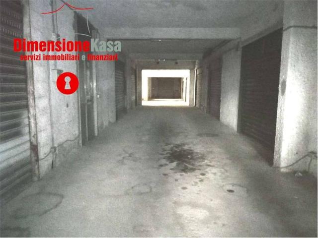 Locale Commerciale in affitto a Cimitile, Campania